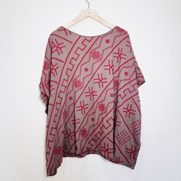 Johnny Was 100% cotton embroidered Tribal Patterned Top with Red Accents - Picture 2 of 6